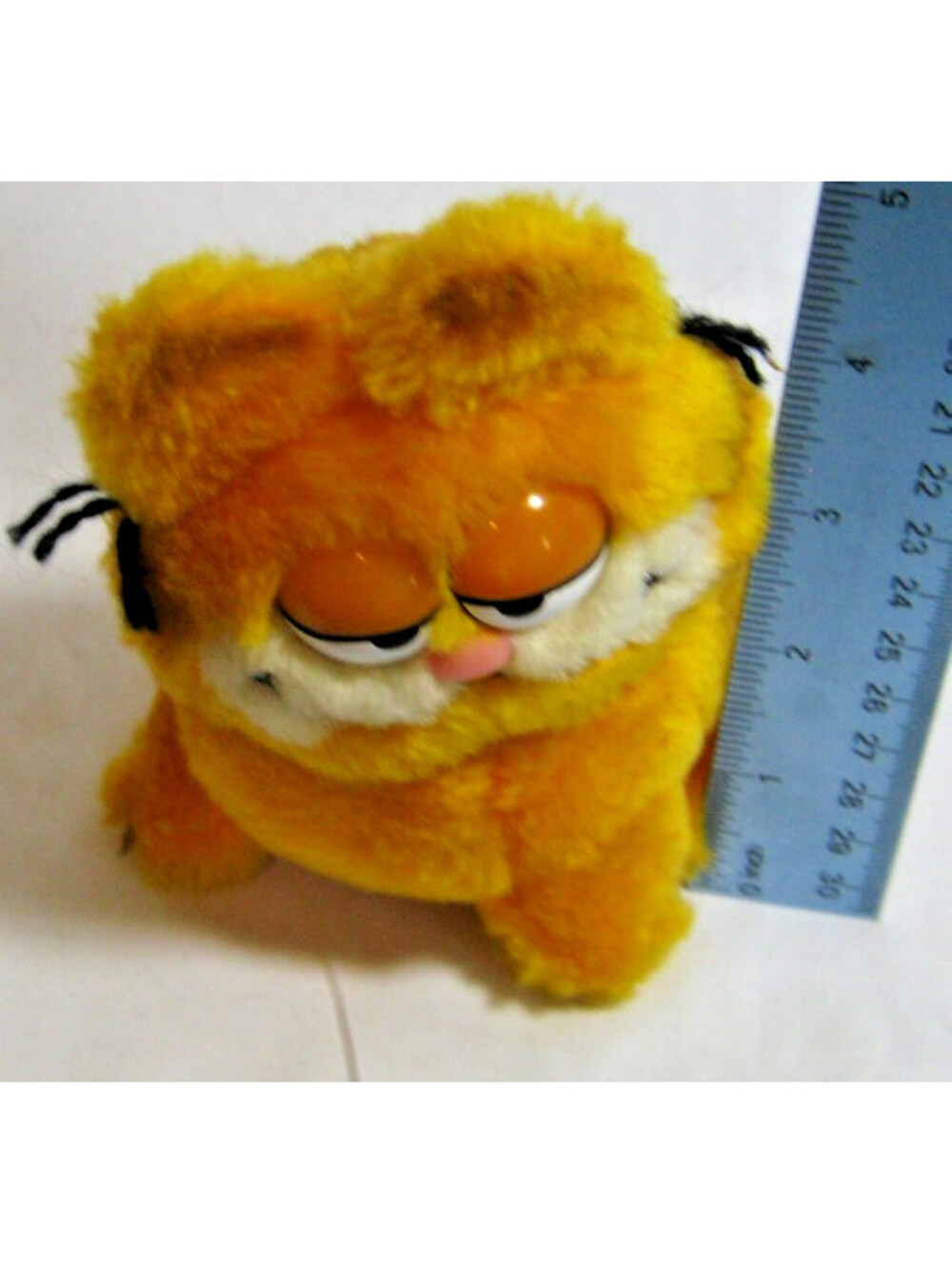 1981 4” Garfield Plush Cat Sitting- Vintage Stuffed Animal Plush Toy- Dakin